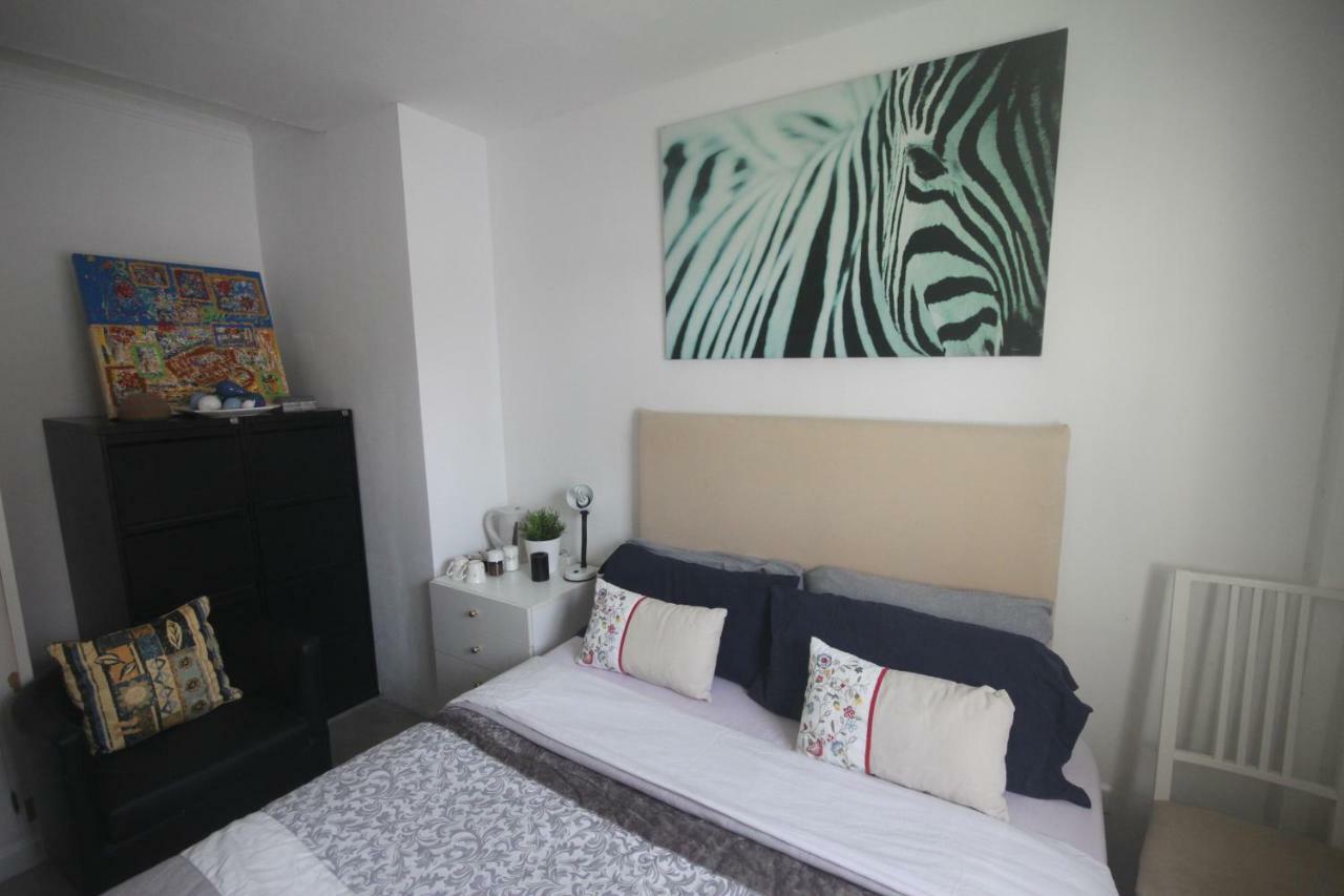 Little Peaceful Retreat Room With Bath, Heating, Terrace, Free Wifi Fridge Easy Parking Марбелья Экстерьер фото